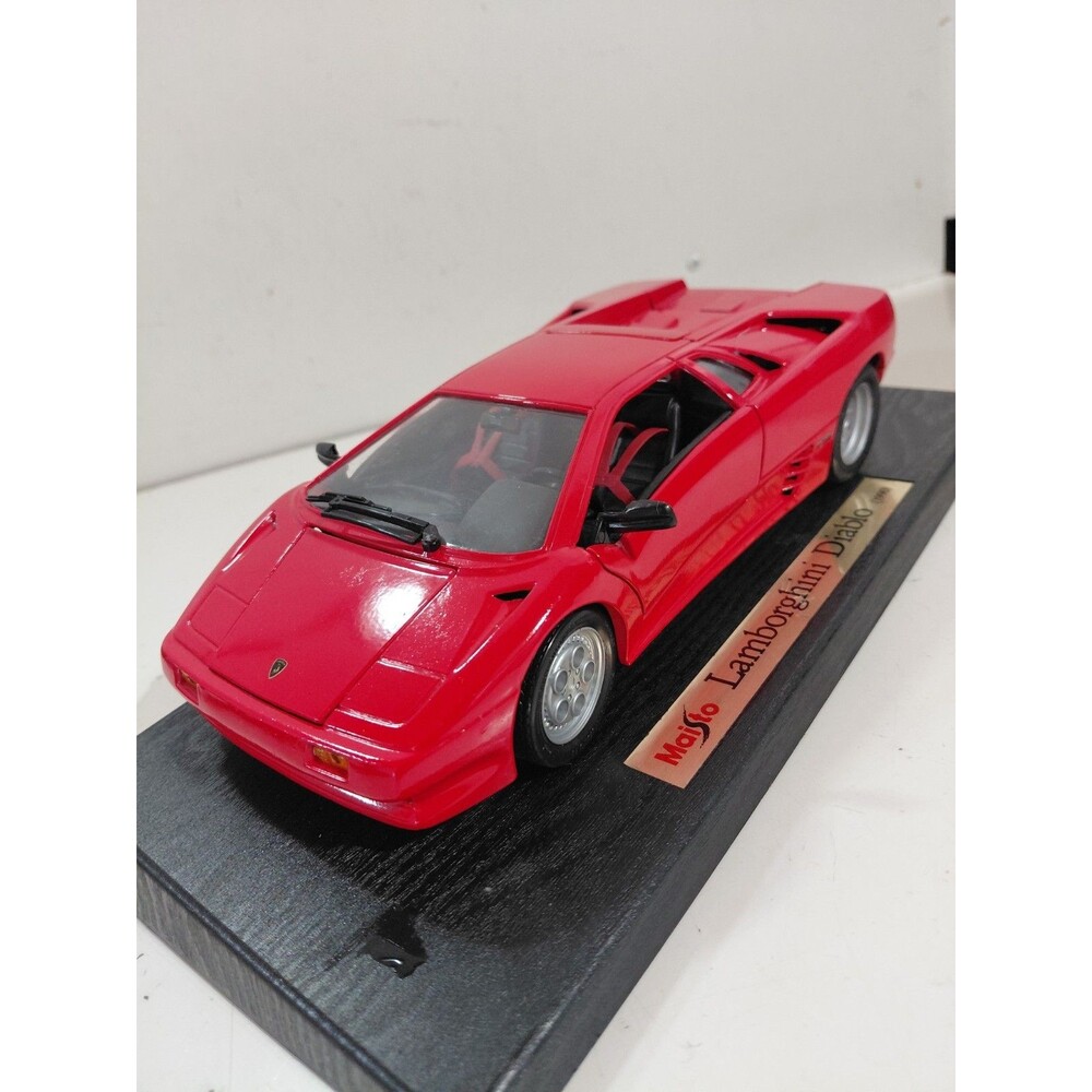 Maisto 1:18 Scale Die Cast Red Lamborghini Diablo Supercar w/Base